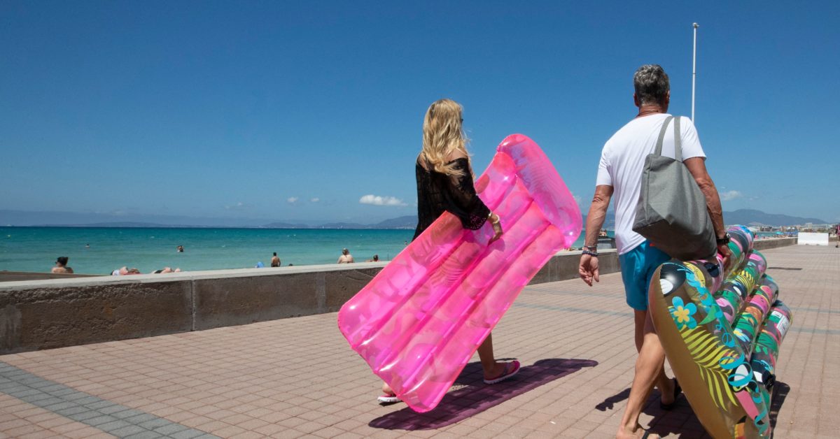 Will the Delta coronavirus variant cancel Europe's summer
vacation? 1