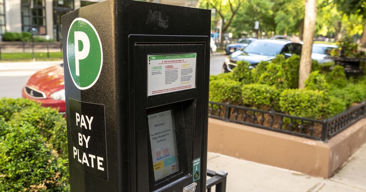 Chicago Parking Meters hit with potential class action suit
alleging ‘unreasonable 75-year monopoly’ 1 Chicago Parking Meters hit with potential class action suit
alleging ‘unreasonable 75-year monopoly’ 1