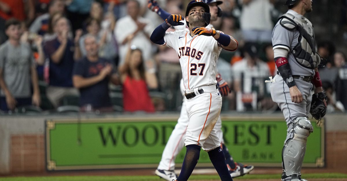 Astros rout White Sox in opener of four-game series 1