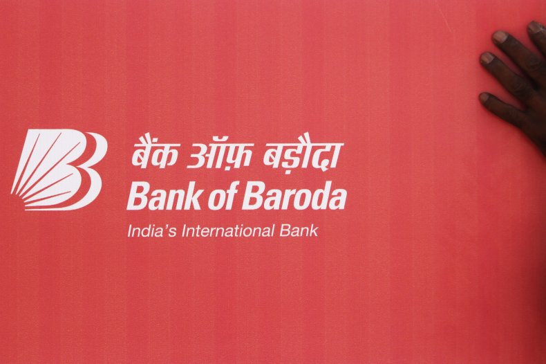 Bank Security Guard Allegedly Shoots Man in Argument Over
Face Mask 1