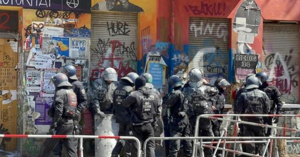 WorldView: 60 officers hurt in Berlin riot; construction
flaws blamed for Mexico subway collapse 1