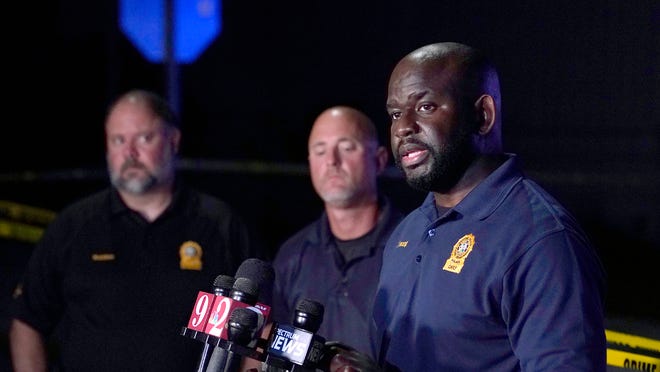 'All of us are praying': Search underway after Florida
police officer shot, in critical condition 1