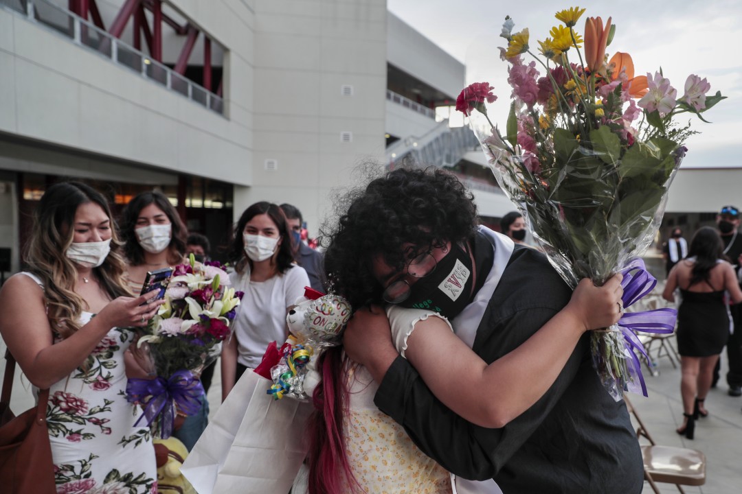 At last, the Class of 2021 gets together — for
graduation 1
