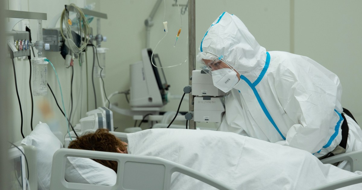 Moscow orders new restrictions as Covid-19 infections soar
in the city 1