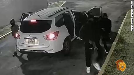 A 12-year-old boy and 14-year-old girl broke into a home,
found weapons and opened fire on deputies, sheriff says 1