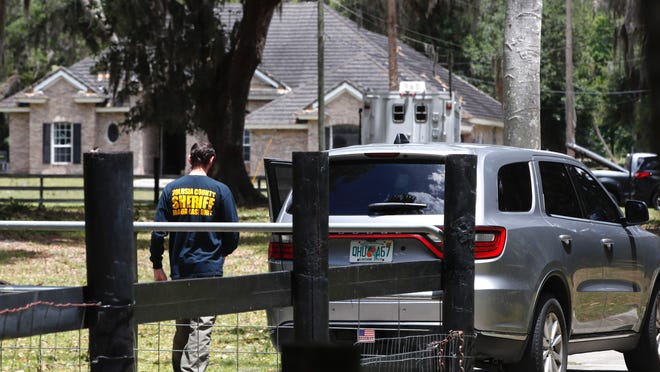 'This is like Bonnie and Clyde': Girl, 14, and boy, 12, open
fire on Florida deputies after walking away from juvenile group
home 1 'This is like Bonnie and Clyde': Girl, 14, and boy, 12, open
fire on Florida deputies after walking away from juvenile group
home 1