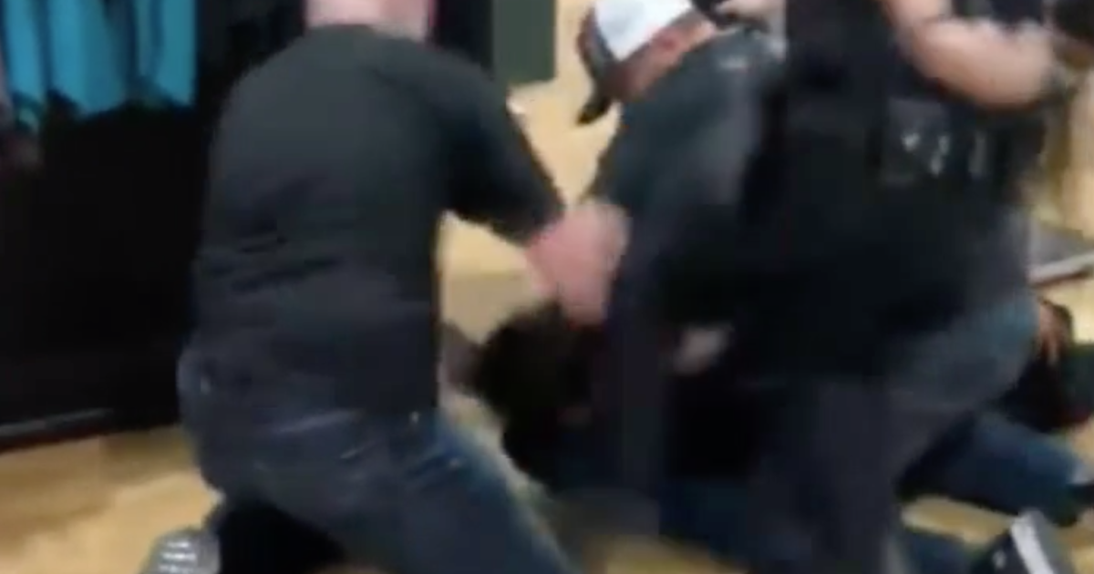 Video shows 4 police officers beating teen suspected of
shoplifting 1