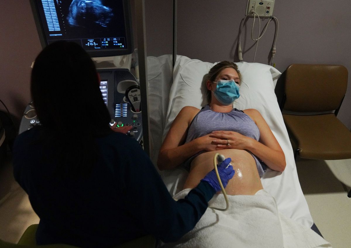 Now that COVID-19 is easing, are pregnancy-related
visitation policies shifting? Some are, some aren’t. 1 Now that COVID-19 is easing, are pregnancy-related
visitation policies shifting? Some are, some aren’t. 1