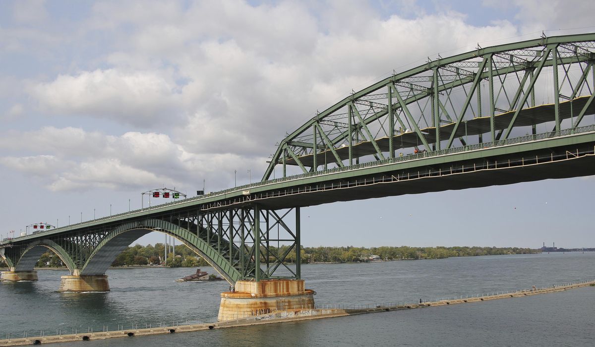 U.S. congressman and Canadian parliament members make joint
push to reopen international border 1