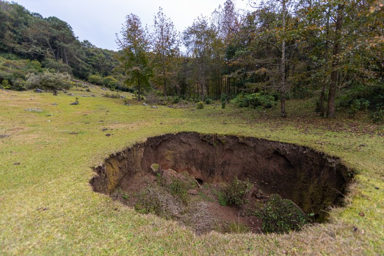Enormous 200ft Sinkhole Opens Up in the Middle of a
Farm 1