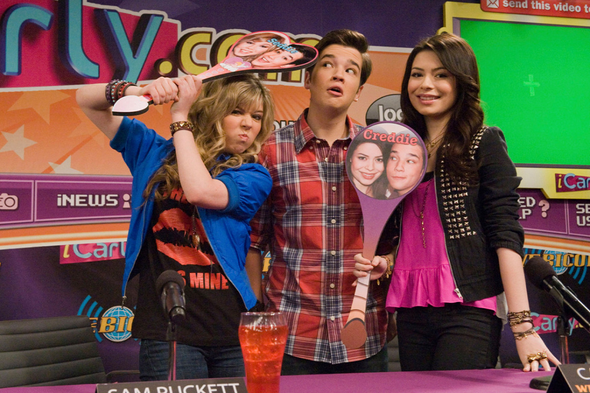 ‘iCarly’: Miranda Cosgrove Opens Up About Jennette McCurdy’s
Exit 1