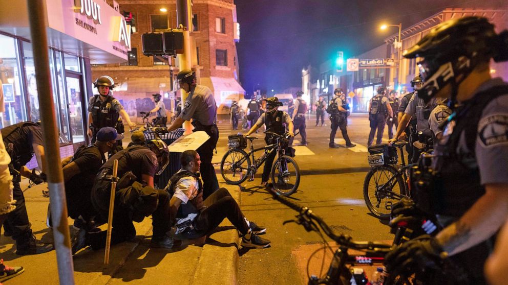 Protest erupts again over man killed by Minnesota
deputies 1