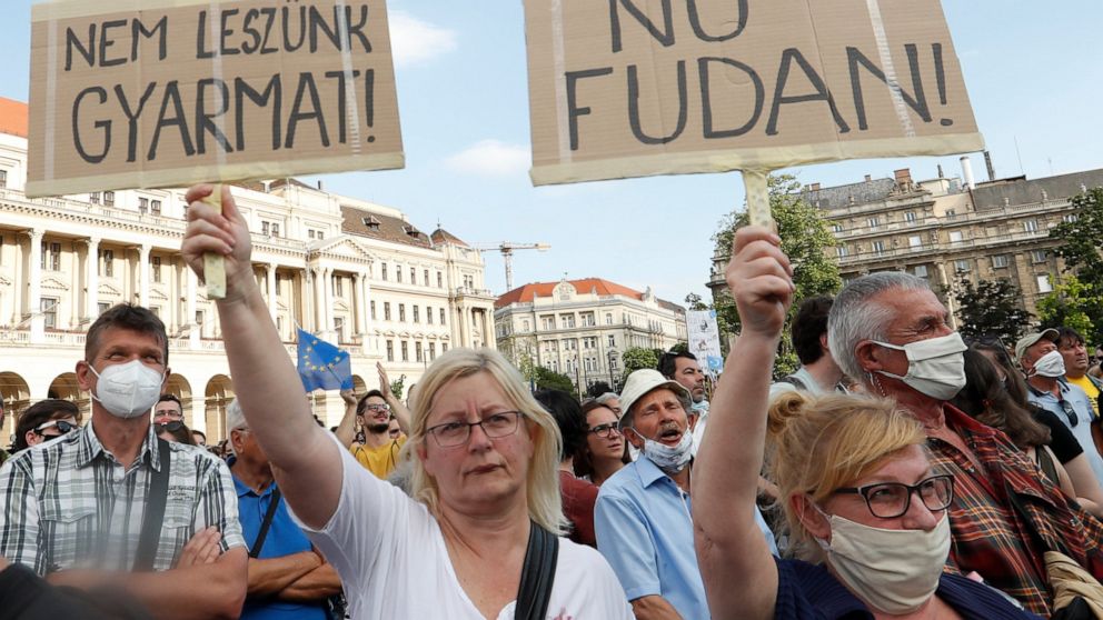 Hungary: Plan to build Chinese university branch
protested 1