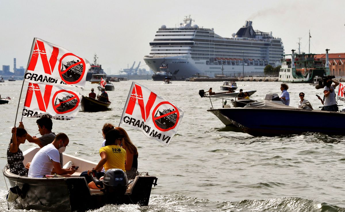 First post-COVID cruise ship leaves Venice amid
environmental protests 1 First post-COVID cruise ship leaves Venice amid
environmental protests 1