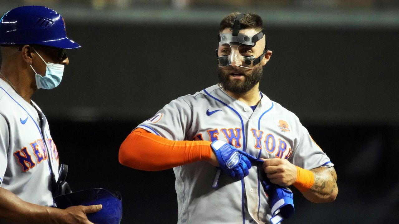 Mets' Kevin Pillar on wearing mask: Like an 'extra layer of
skin on' 1