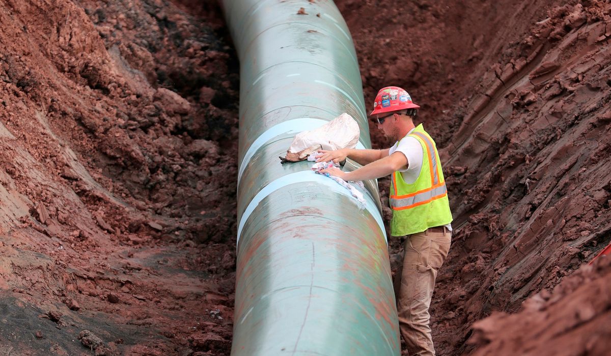 Anti-pipeline protest offers to reimburse out-of-state
activists for gas 1