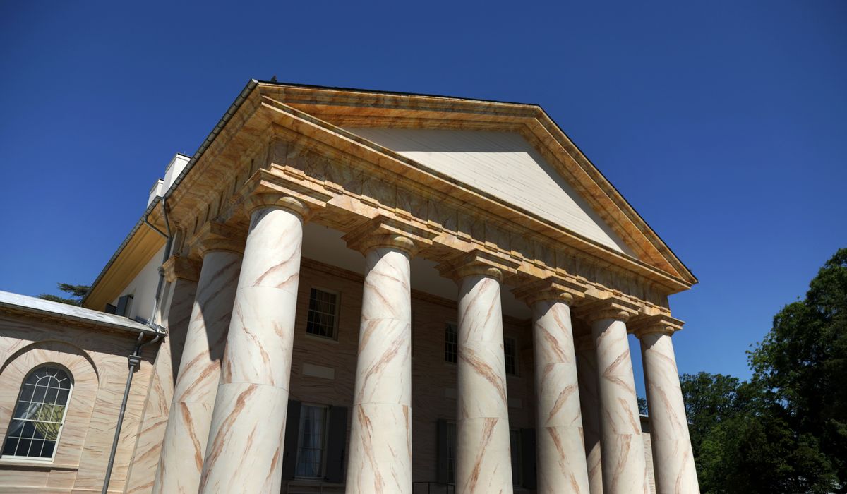 Robert E. Lee home reopens in Arlington after $12.3M
rehab 1