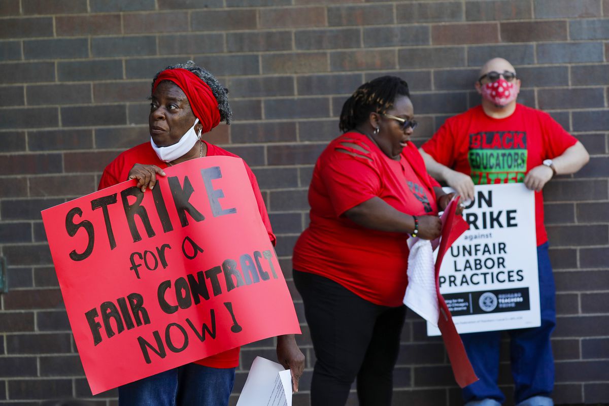 Despite teachers strike, Chicago’s Urban Prep keeps doors
open for students’ final exams; CTU blasts charter school
management and CEO pay 1 Despite teachers strike, Chicago’s Urban Prep keeps doors
open for students’ final exams; CTU blasts charter school
management and CEO pay 1