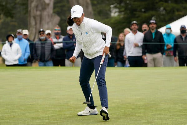 At U.S. Women's Open, a 17-Year-Old Amateur Enters the
Spotlight 1