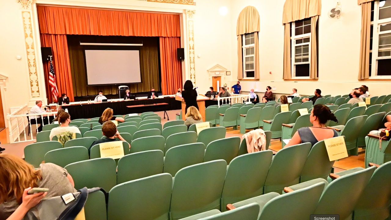 Parents call on Smithtown board to eliminate mask rule
inside schools 1
