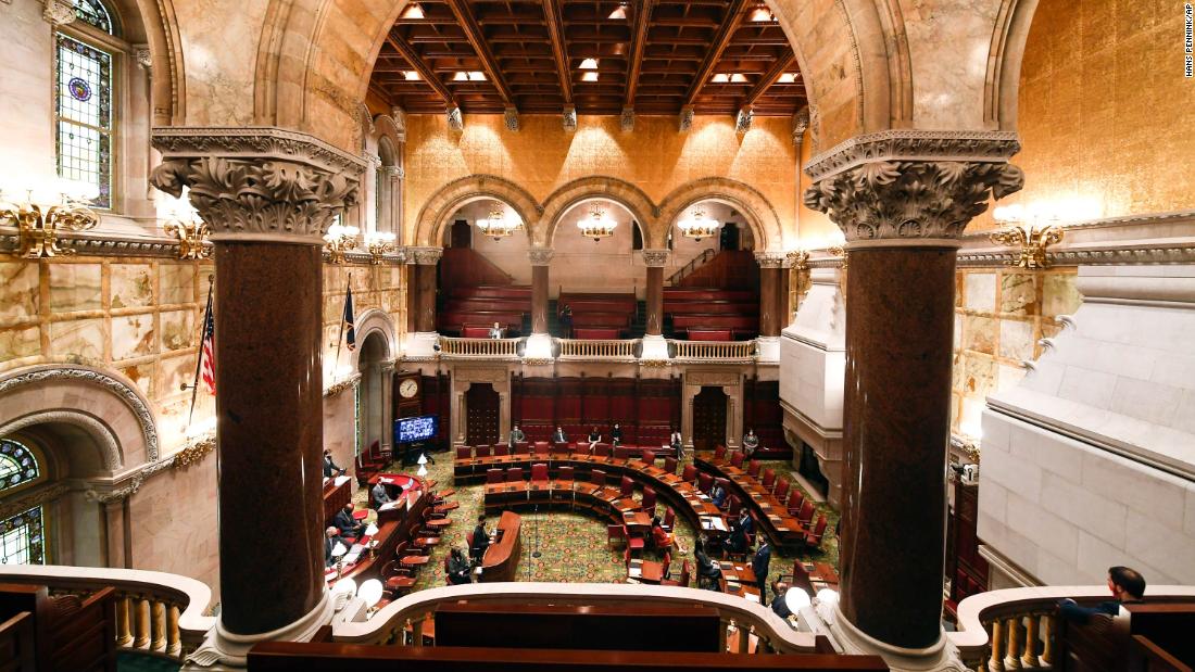 New York lawmakers move to open the gun industry to
liability lawsuits 1