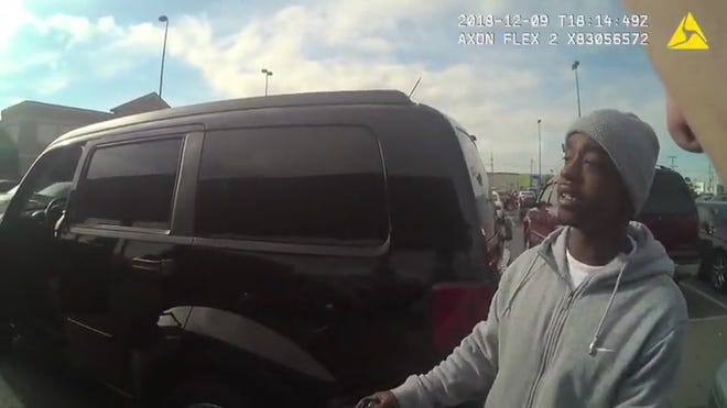 Louisville officer federally charged for hitting kneeling
protester with riot stick during Breonna Taylor
demonstrations 1