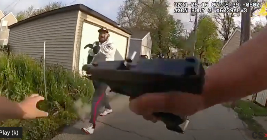 Video shows man shoot Chicago police officer from
point-blank range; cops return fire 1