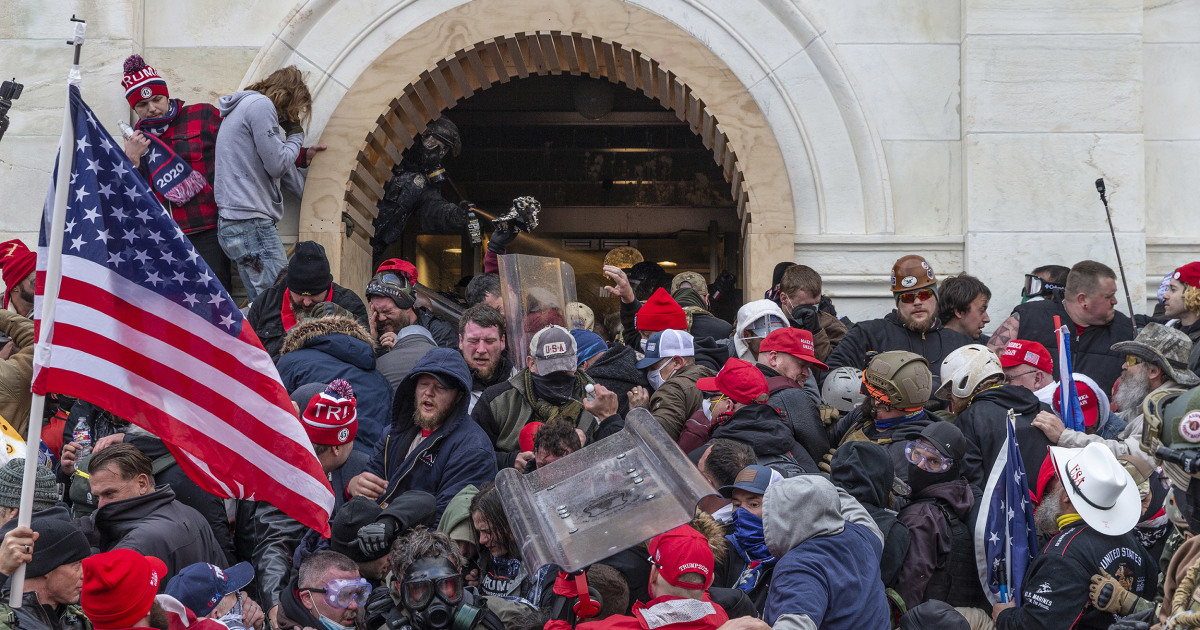 Capitol riot Senate report overlooks GOP lawmakers who were
there — and still hold office 1