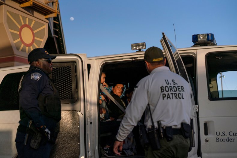 Migrants, Border Patrol Officer Injured in Crash With 18
Wheeler Near Texas Border 1
