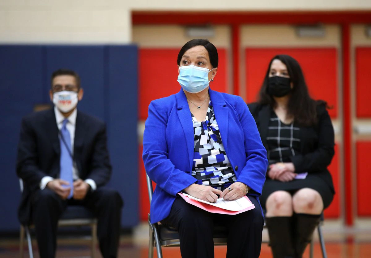 More standardized tests in Illinois schools? Vote delayed as
educators raise alarms: ‘Our students and teachers are
exhausted’ 1 More standardized tests in Illinois schools? Vote delayed as
educators raise alarms: ‘Our students and teachers are
exhausted’ 1
