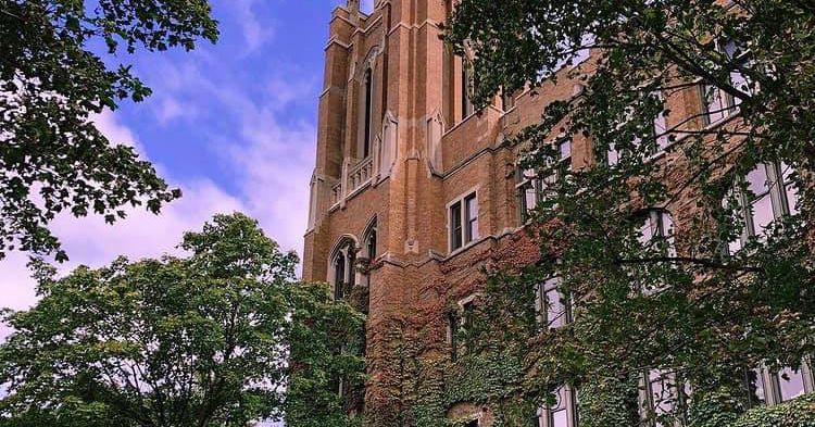 Marquette ends on-campus mask mandate, but students still
have to wear them at most Chicago universities 1