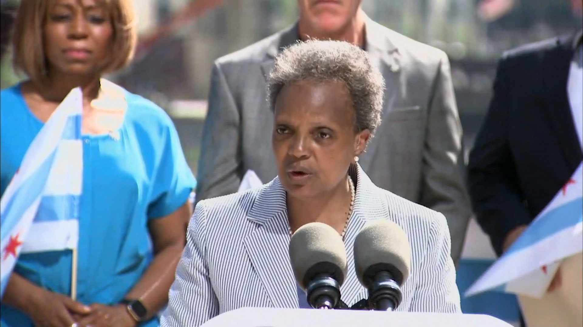 Chicago is officially reopened, mayor says 1