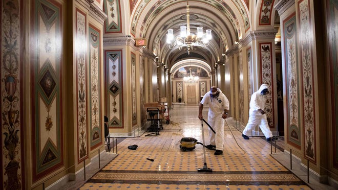 Chicago police officer arrested for alleged role in Jan. 6
attack on US Capitol 1
