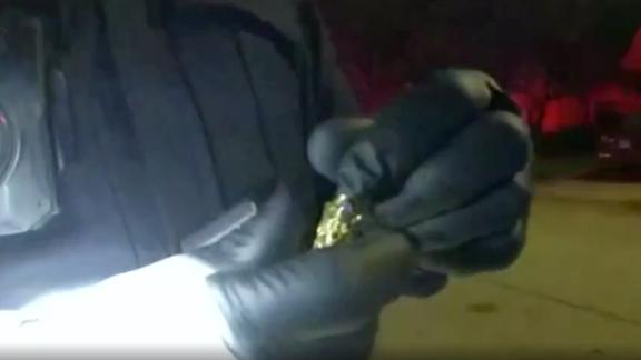 Father suing an Illinois police department for opening urn
containing his daughter's ashes 1