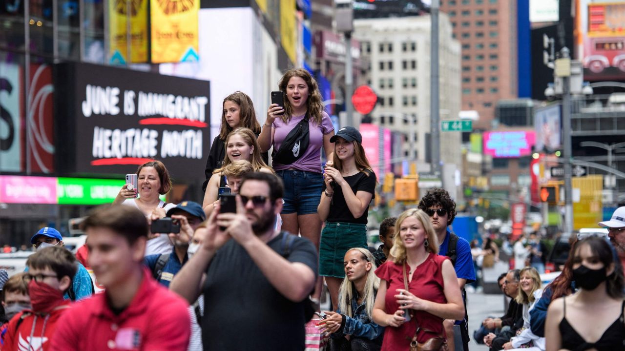 New York coronavirus cases on downward trend for 15th
straight day 1