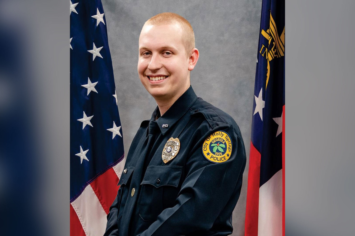 Georgia police officer dead after being dragged by speeding
motorist he shot, killed 1