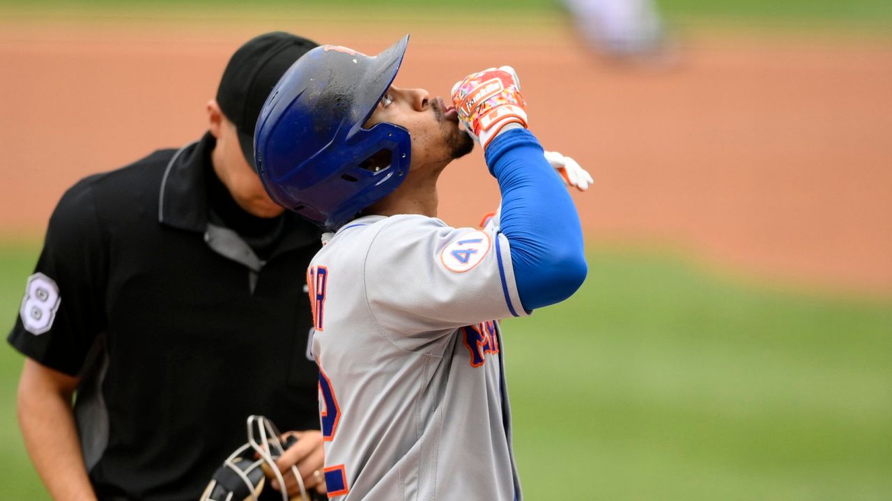 Francisco Lindor powers Mets to win over Nationals in
doubleheader opener 1