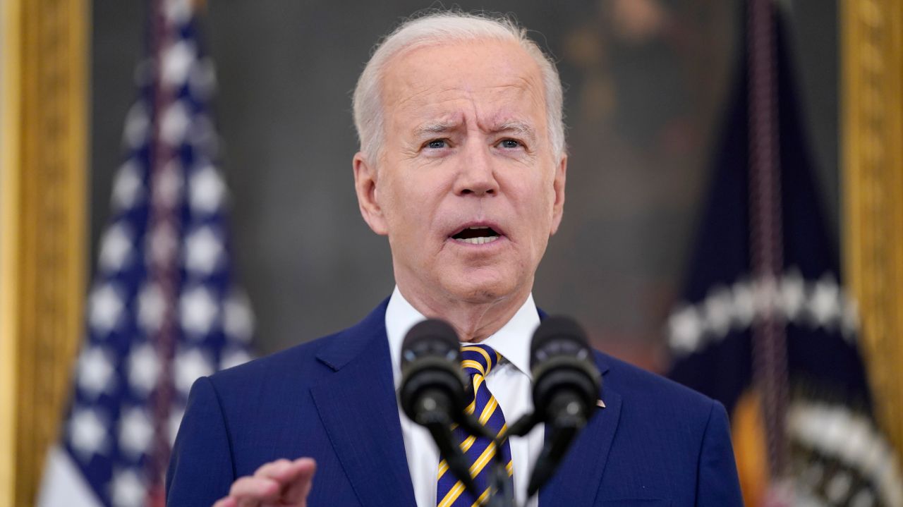 White House: 70% of Americans 30 or older get COVID-19
shot 1