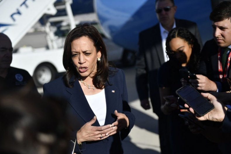 Protesters Await Kamala Harris at Border With 'Que Mala' and
'Trump Won' Signs 1 Protesters Await Kamala Harris at Border With 'Que Mala' and
'Trump Won' Signs 1