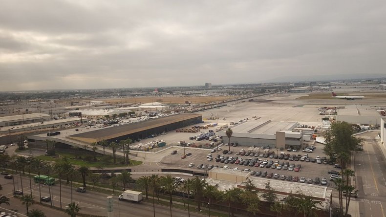 LAX Sees 2nd Security Breach in a Week as Passenger Opens
Door, Exits Taxiing SkyWest Plane 1