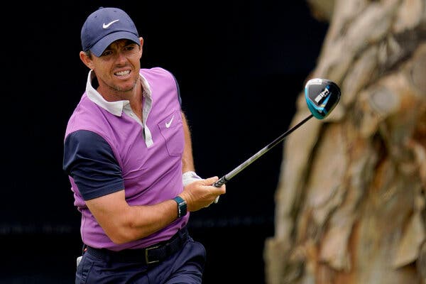 Mackenzie Hughes, Louis Oosthuizen, Russell Henley tied for
lead at U.S. Open 1