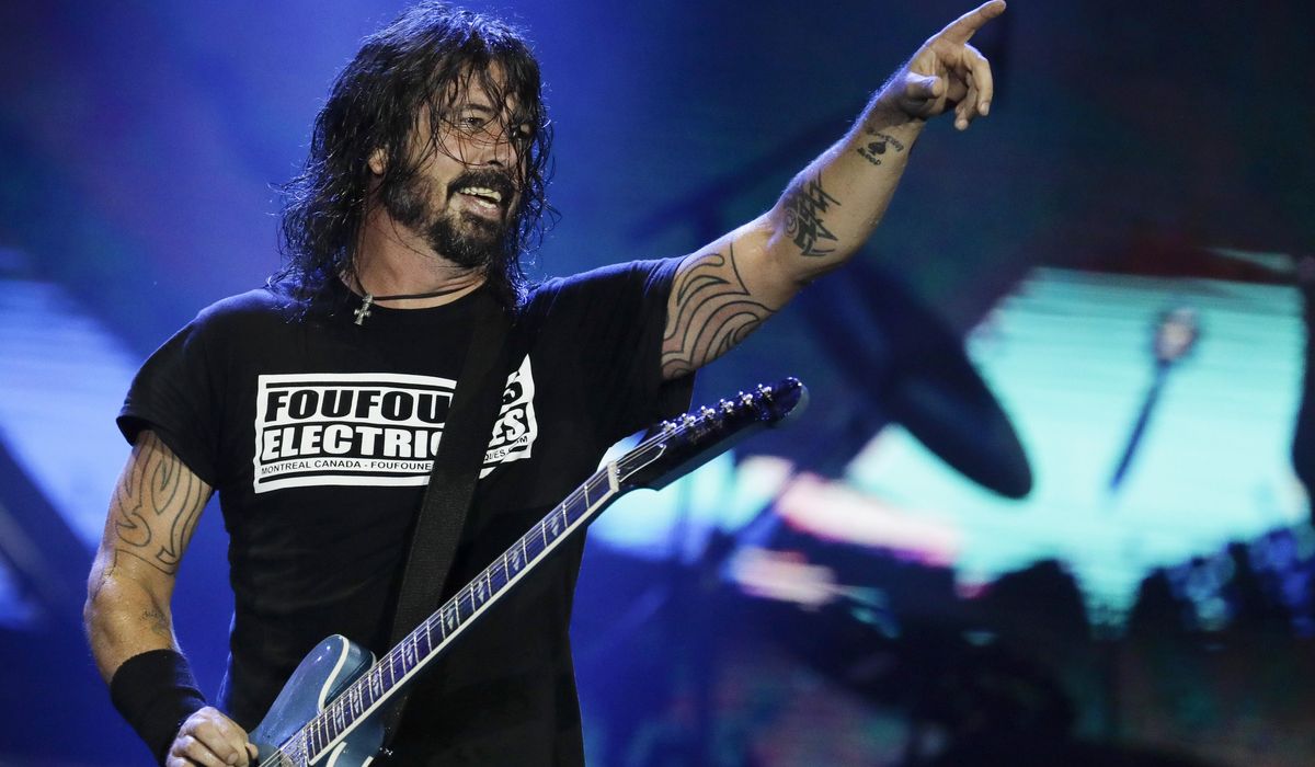 Foo Fighters postpone Los Angeles Forum concert over
'confirmed COVID-19 case' 1