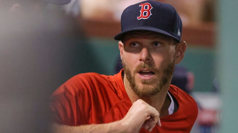 Chris Sale throws 'eye-opening' live batting practice, per
Alex Cora 1