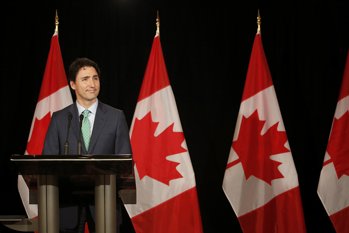 Canada-U.S. border reopening threatened by 'dramatic'
disruption after strike vote 1