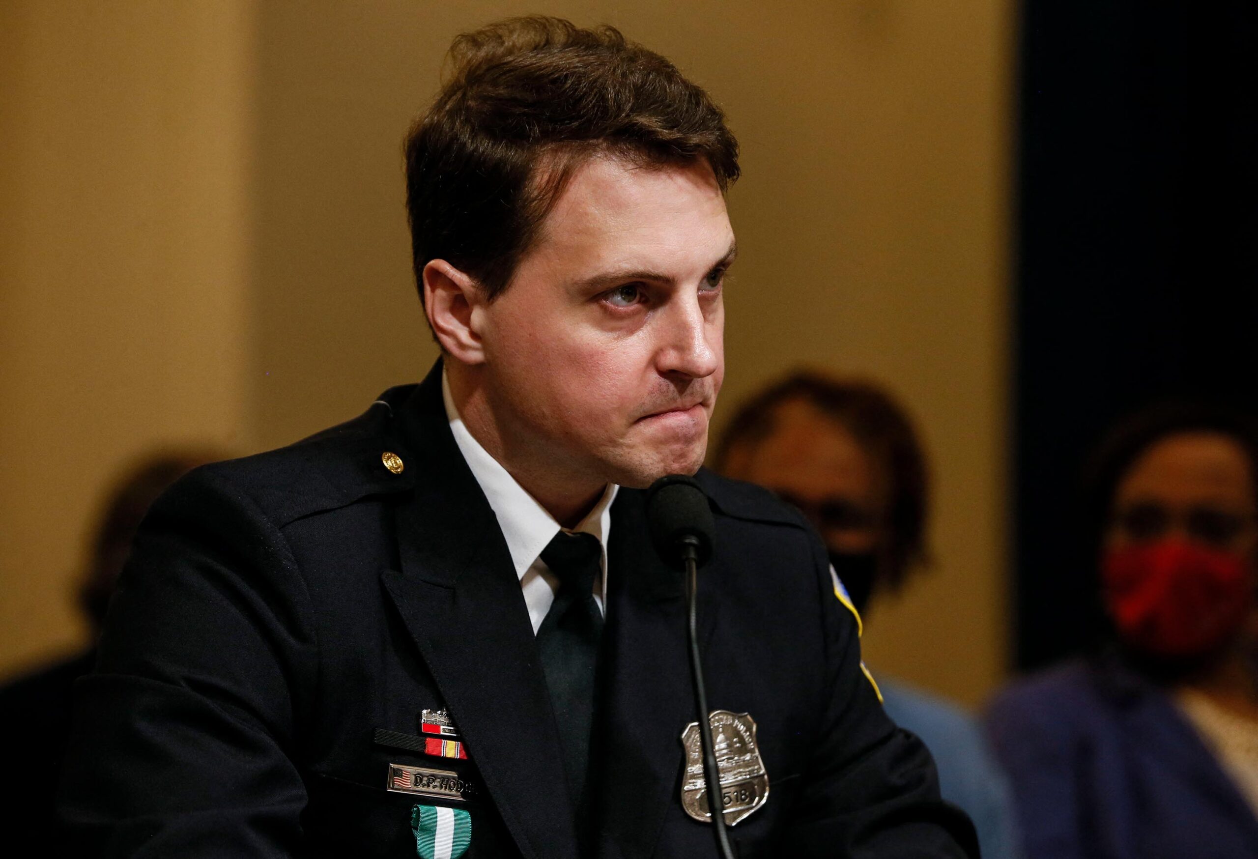 Republicans and Democrats on the Jan. 6 committee
investigating the insurrection face officers who defended
them 1
