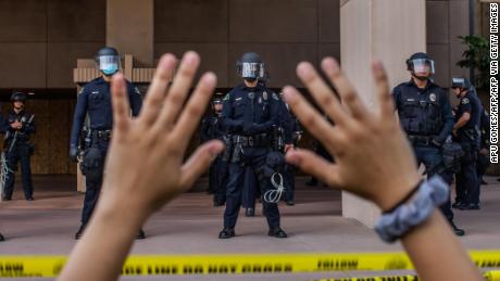 Judge orders Minneapolis to add more police officers 1