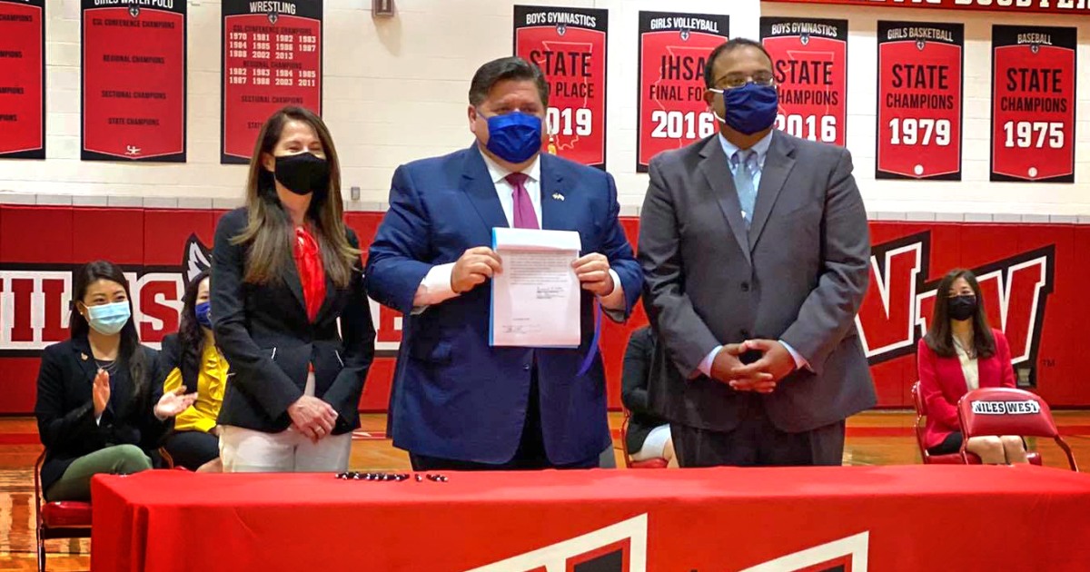 Illinois just became first state to require Asian American
history to be taught in schools 1 Illinois just became first state to require Asian American
history to be taught in schools 1