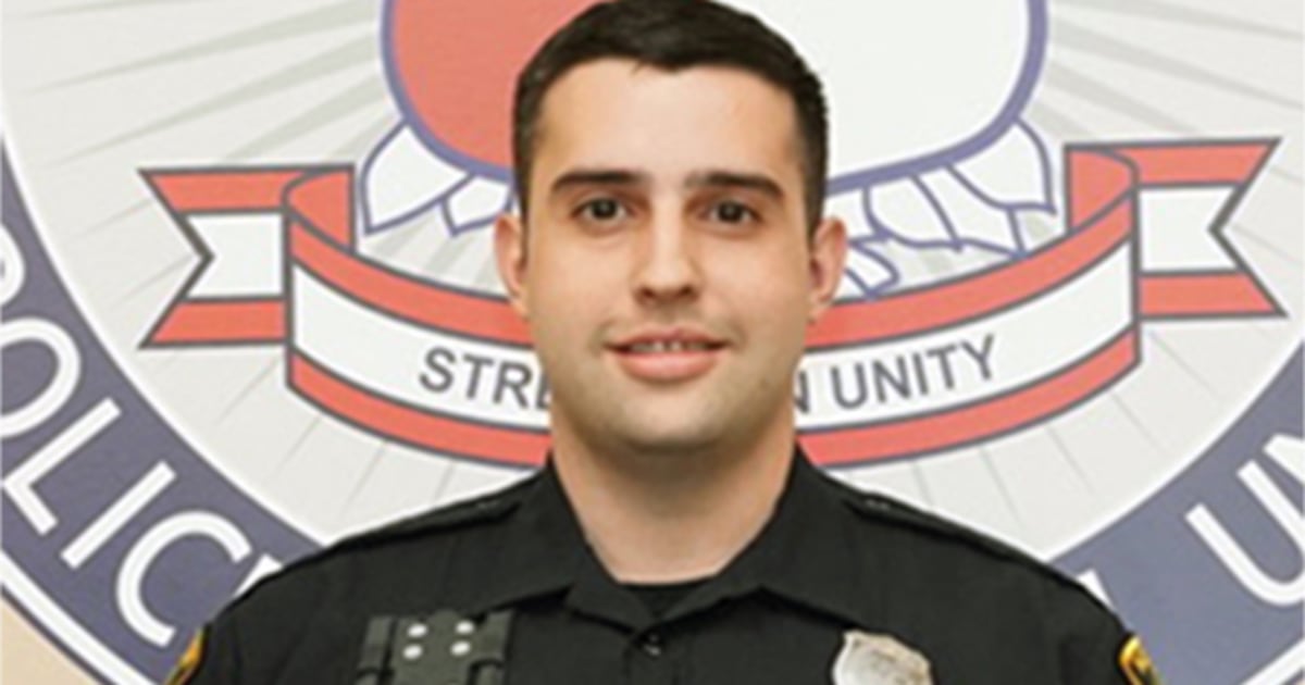 Ex-Houston officer charged after allegedly assaulting
handcuffed man, shouting 'shoot' 1