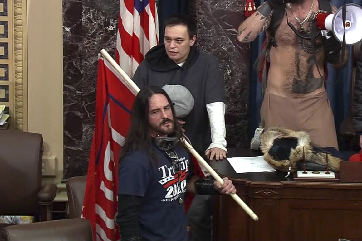 Judge hands down first felony sentence tied to Capitol
riot 1