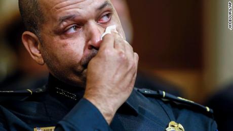 Officers recount harrowing events of Capitol
insurrection 1